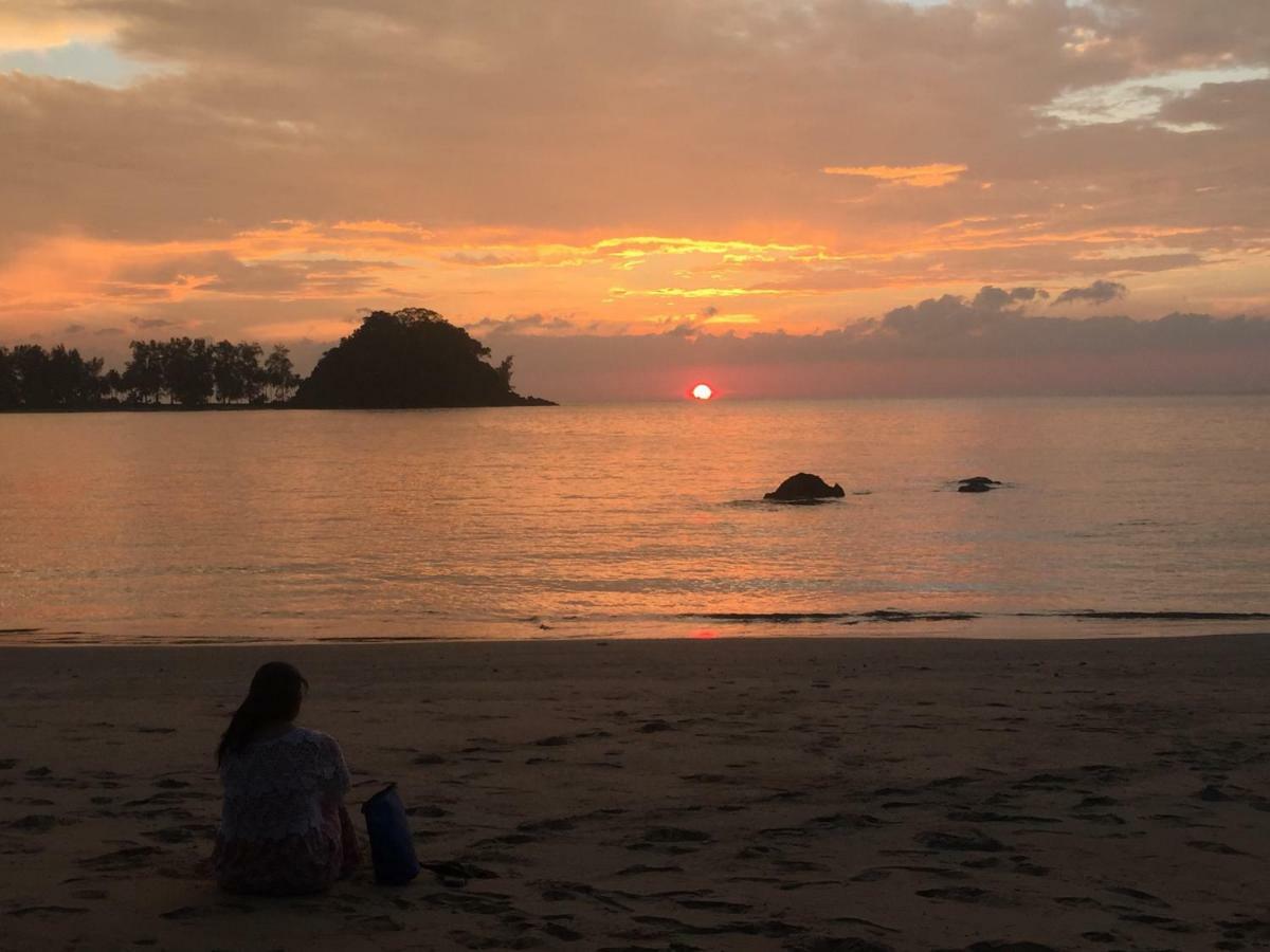 Sea Rounding Hotel Ko Phra Thong Exterior photo